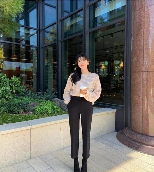 卫衣 + 靴子,毛衣 + 阔腿裤,这20套早春穿搭,好看极了