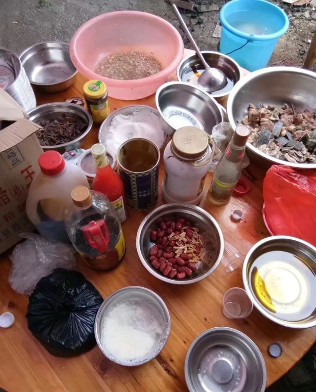 农村|带城里媳妇回农村喝喜酒,花了30份子钱,一上菜她哭了