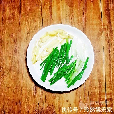 #钟于经典传统味#鱿鱼“有余”~年年有余~姜葱炒鱿鱼