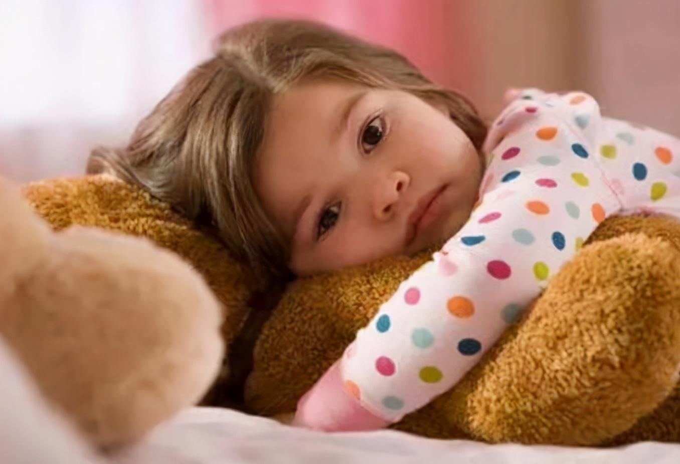 弟弟|“寄人篱下”的孩子有多难,2岁就会照顾弟弟,懂事的让人心疼