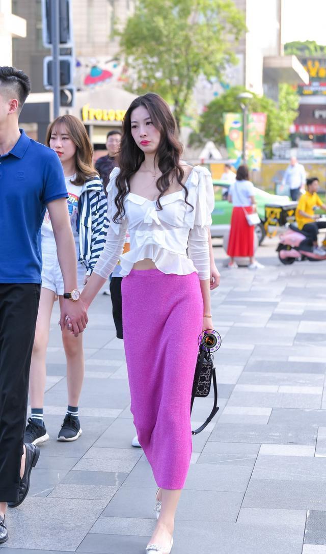 特别适合|皮肤白皙的女生穿玫红色, 华丽又不失典雅, 还有着梦幻般的氛围