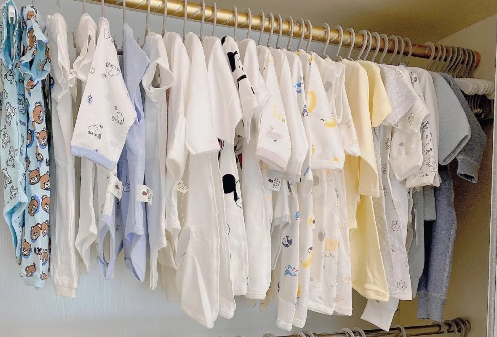 表妹|孕妈提前给肚子里的娃,准备什么样的衣服比较好?从三大方面出发