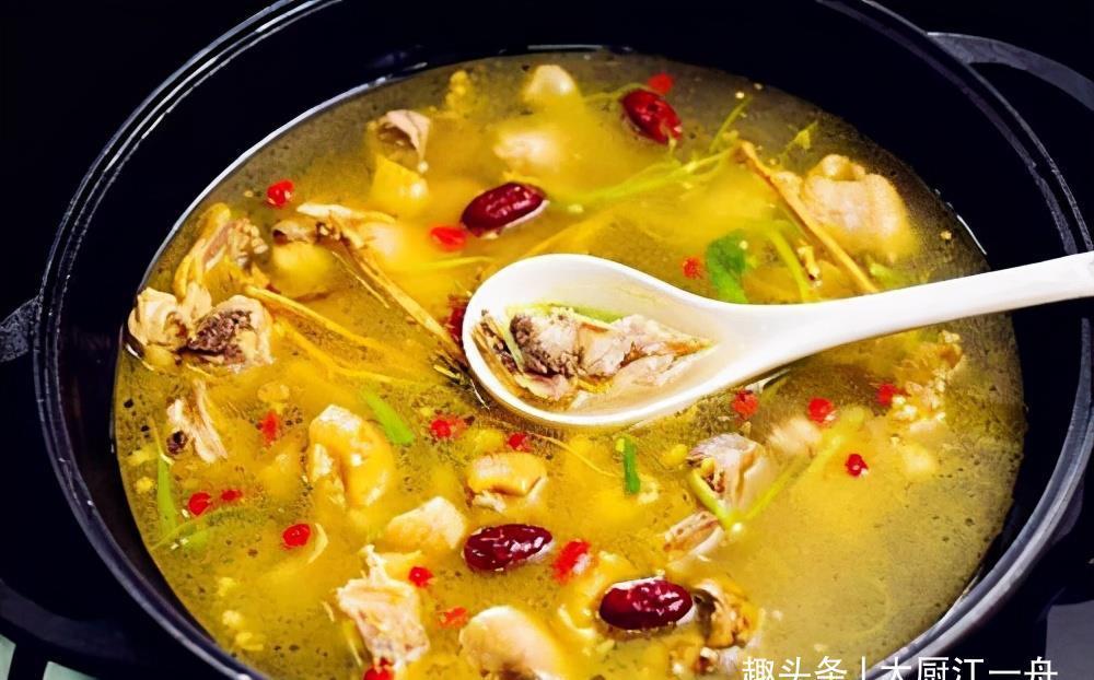 放在冷水下|炖鸡汤时,有人焯水有人生炒,都不对,学会这几招,鸡汤清澈好喝