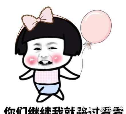 |幽默笑话:晚上出去散步 看见一个小伙子趴在池塘边上拿个吸管在水里吸