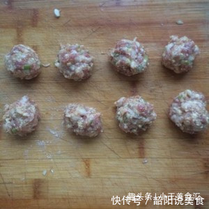 五花肉和蘑菇这样做太香了,不炒不炖,我家一周做5次,好吃解馋