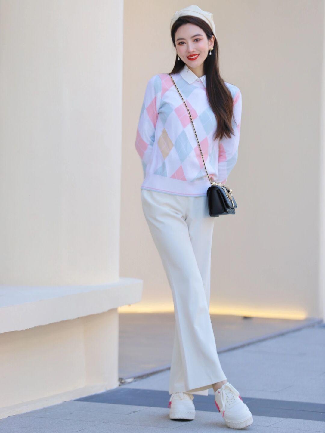 印花 百搭温柔的“印花毛衣”穿搭示范,日常简约不挑人,谁穿谁美