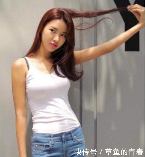 优雅显气质的牛仔裤搭配，彰显女性的魅力，到哪都能吸引人