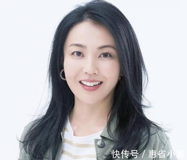 落肩 女人过了45岁,建议多留这4款发型,端庄大气显年轻!