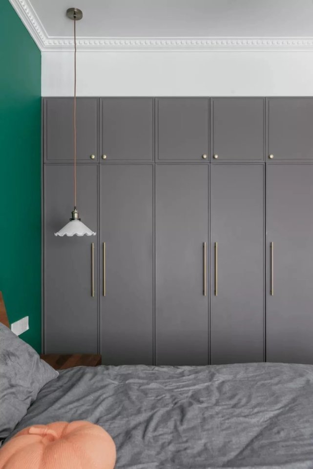 文艺复古风|98㎡文艺复古风,大胆跳色+通铺人字拼地板,感受一整屋的浪漫