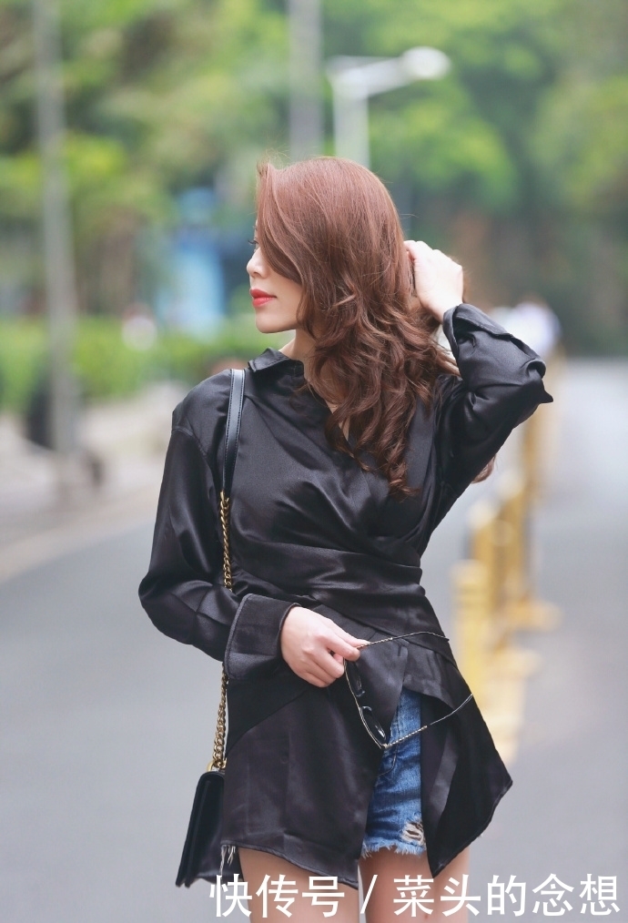 最美|最美街拍:黑色系女王风范,回眸一笑性感频生