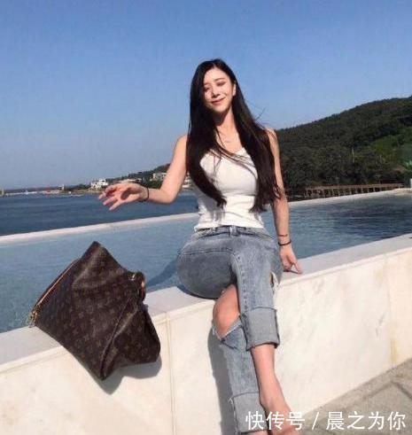 小姐姐|韩国女模被称真人版“海贼女帝”,颜值高身材好,网友:爱了爱了