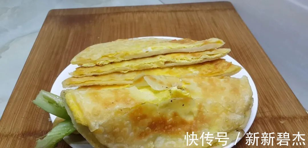 我家烙饼从来不早起,冰箱里一放,比手抓饼好吃,一次四个不够吃