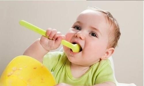 母乳|8个月宝宝,因为辅食加错双肾长满“结石”,很多父母还在这样喂