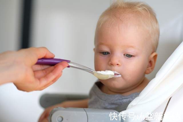 生长发育|宝宝辅食添加有讲究,家长容易掉进七个坑,别等害了娃才后悔