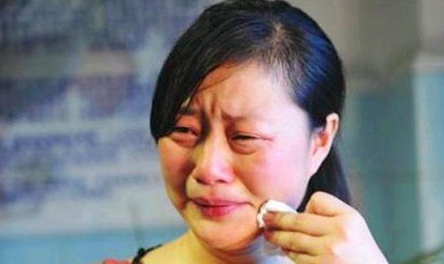 全职|喂完孩子盘子空了,90后宝妈怒翻餐桌,丈夫反手给她一巴掌