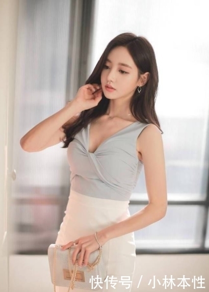 美女|凹凸紧致的连衣裙美女,天生丽质,给人眼前一亮的感觉!