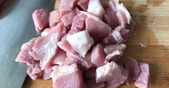 猪肉萝卜包子好吃又不腻，清香去火又有营养，好吃到吃一个都不够