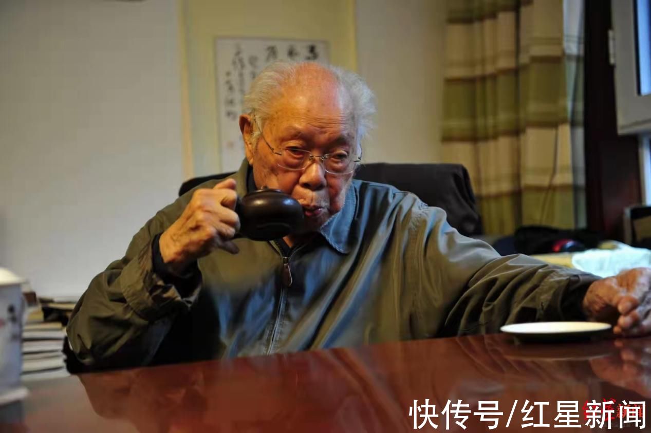 马识途$107岁马识途《马识途西南联大甲骨文笔记》预计10月中旬出版