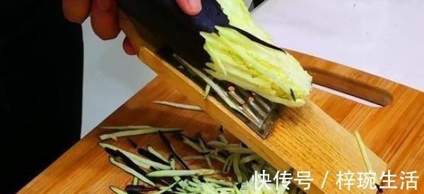 茄子包饺子原来这么美味，很多人都不知道，比肉馅香，比三鲜馅鲜