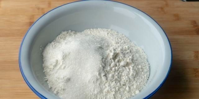 馒头又出新做法，不放一粒酵母，也不用二次醒发，一大锅不够吃的