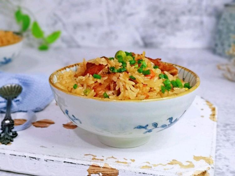 懒人版|懒人版排骨焖饭快速做法，米饭排骨蔬菜一锅端，吃一次就上瘾