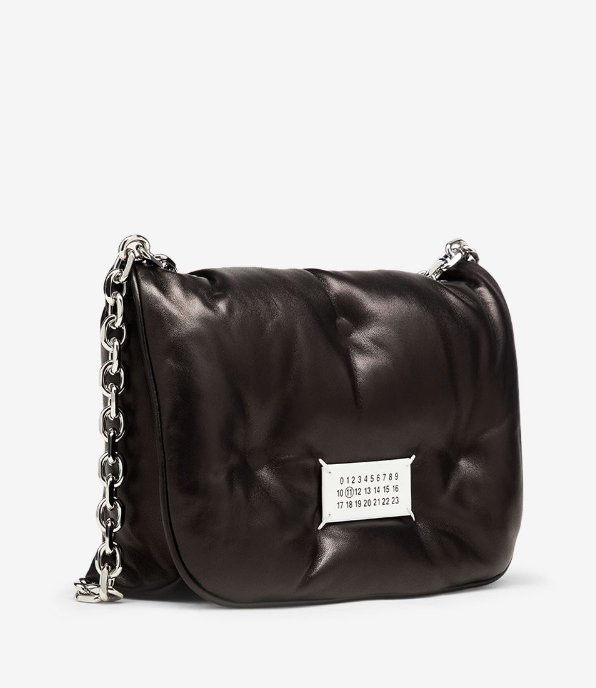 m 剪了短发的娜比，背啥我买啥