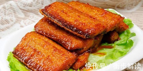 炸带鱼，用面糊还是淀粉？牢记“4要点”，带鱼酥香、不腥不吸油