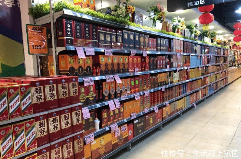 内行|4种简装低价白酒,放在货架上落灰,原来都是纯粮酒,内行才会买