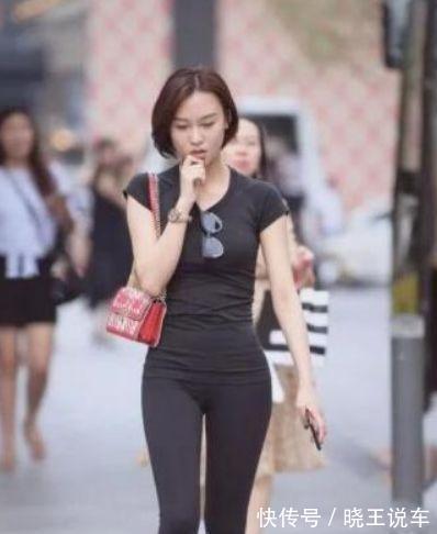 小姐姐 白色衬衫搭配高腰牛仔裤,精干利落,减龄又少女感十足!