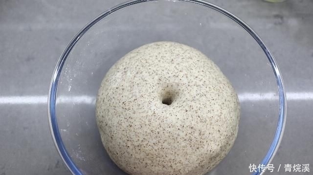 蔬菜|我家早餐爱吃这面包,暄软有嚼劲,煎蛋蔬菜随意放,老人孩子也爱