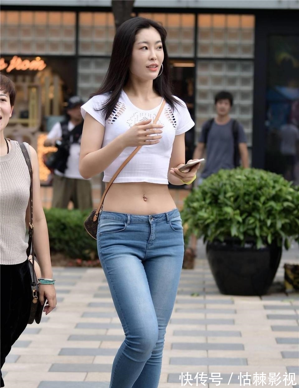 低腰 夏季低腰牛仔裤,配短款上衣,穿着清凉显瘦又自信大方