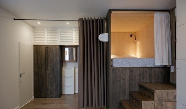 实用|90后男主坚持把卧室抬高至半空,35㎡家储物空间翻倍,太实用