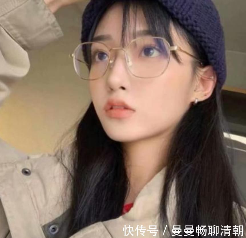 高度近视|女孩子喜欢戴“圆框眼镜”?00后注意了,这3种人戴上纯属拉低颜值