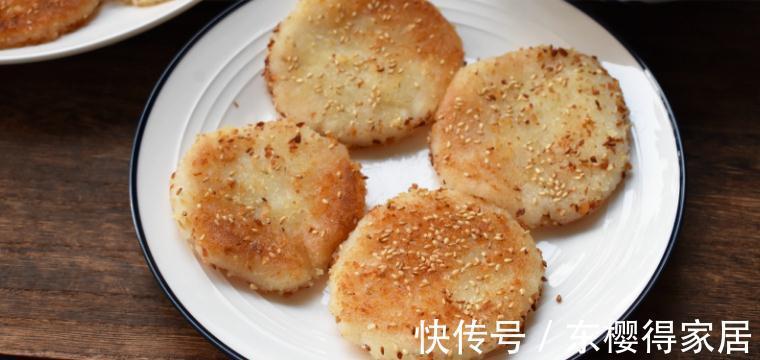 秋天就该多吃这食材,简单几步做成小饼,香脆软糯,好吃营养解馋