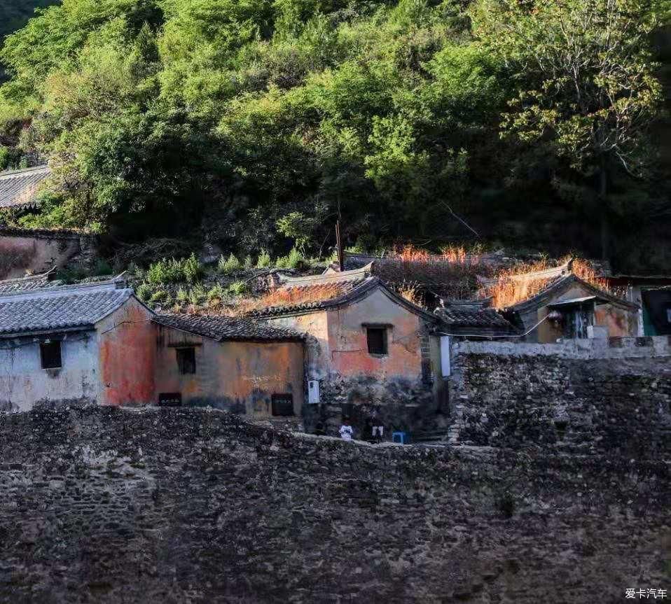 京西爨底下村