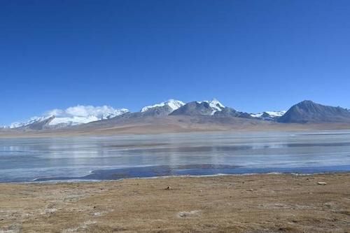 自驾游西藏，发现5个冷门却极美的湖泊，全是雪山的冰雪融化形成