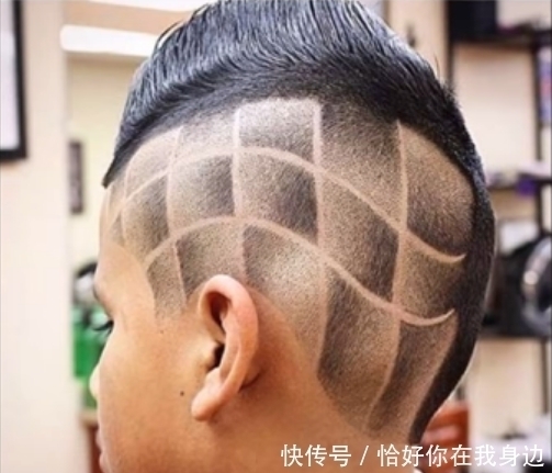 发型师放大招创造奇葩发型,孩子见了都会哭,这是没给钱吗?