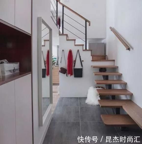 齐家云云|有创意的转角楼梯装修设计,能提升装修档次!复式空间学起来