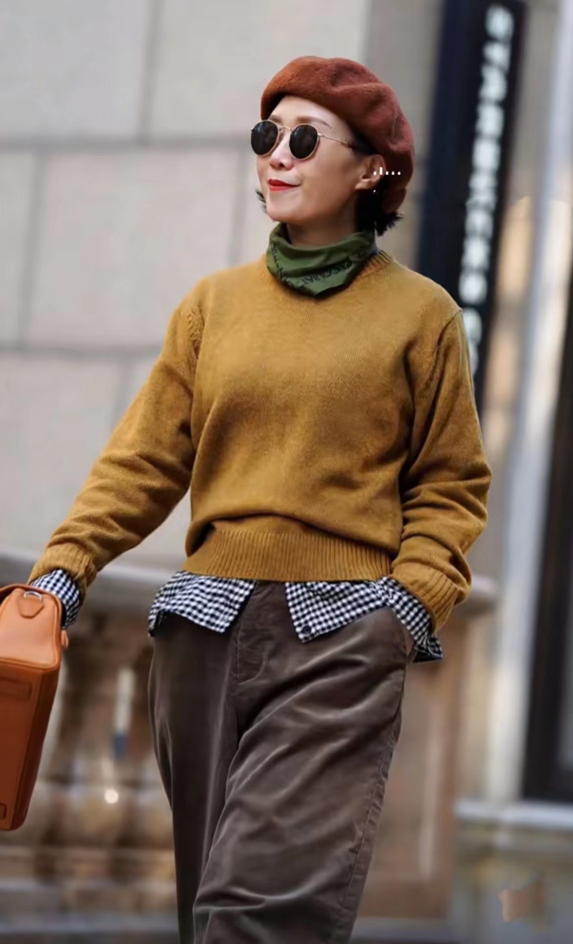 气质|这位50岁妈妈真时髦,靠穿搭打造高级气质,照穿优雅大气