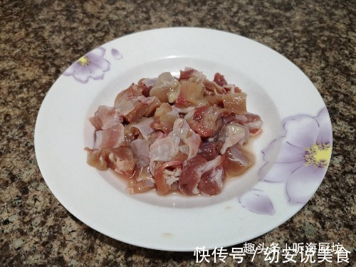 中餐厅很火的一道菜,红而不辣,简单易学,下3碗饭绝不是问题