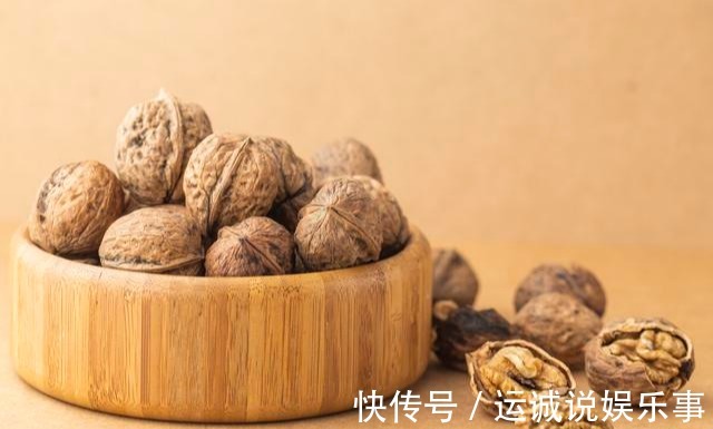 脑细胞|0~3岁是宝宝大脑发育黄金期,经常吃8种益智食物,娃越吃越聪明