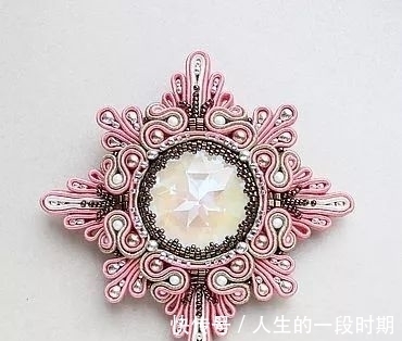 蛇腹线 款式各不相同,蛇腹线手工饰品展示了独特的美