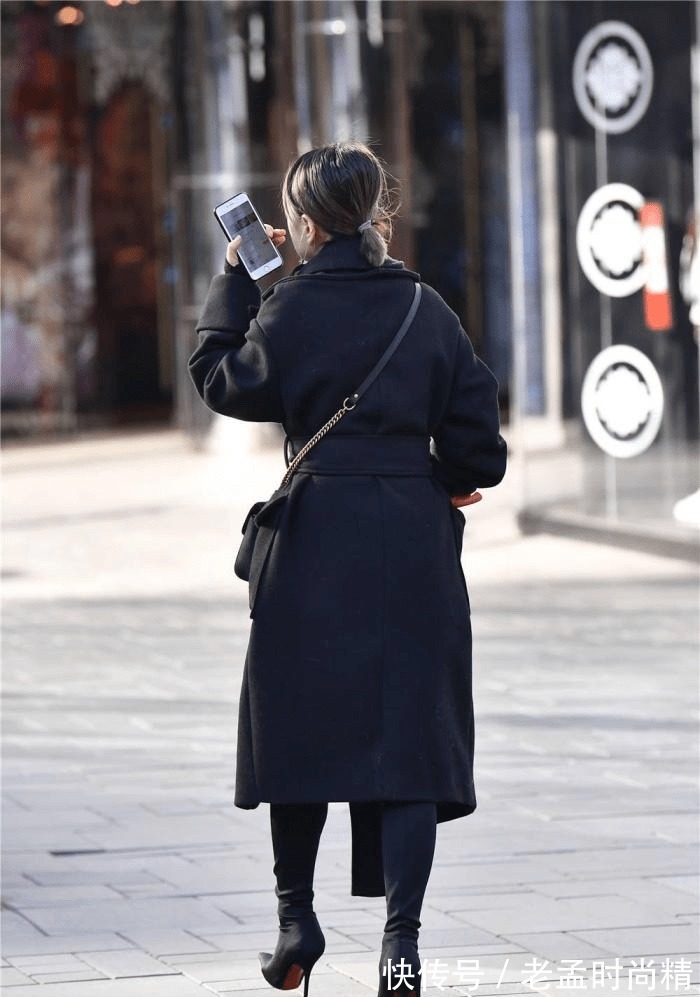 高跟鞋|尖头细跟长靴,设计很独特,鞋尖比较长,搭配黑色呢子大衣