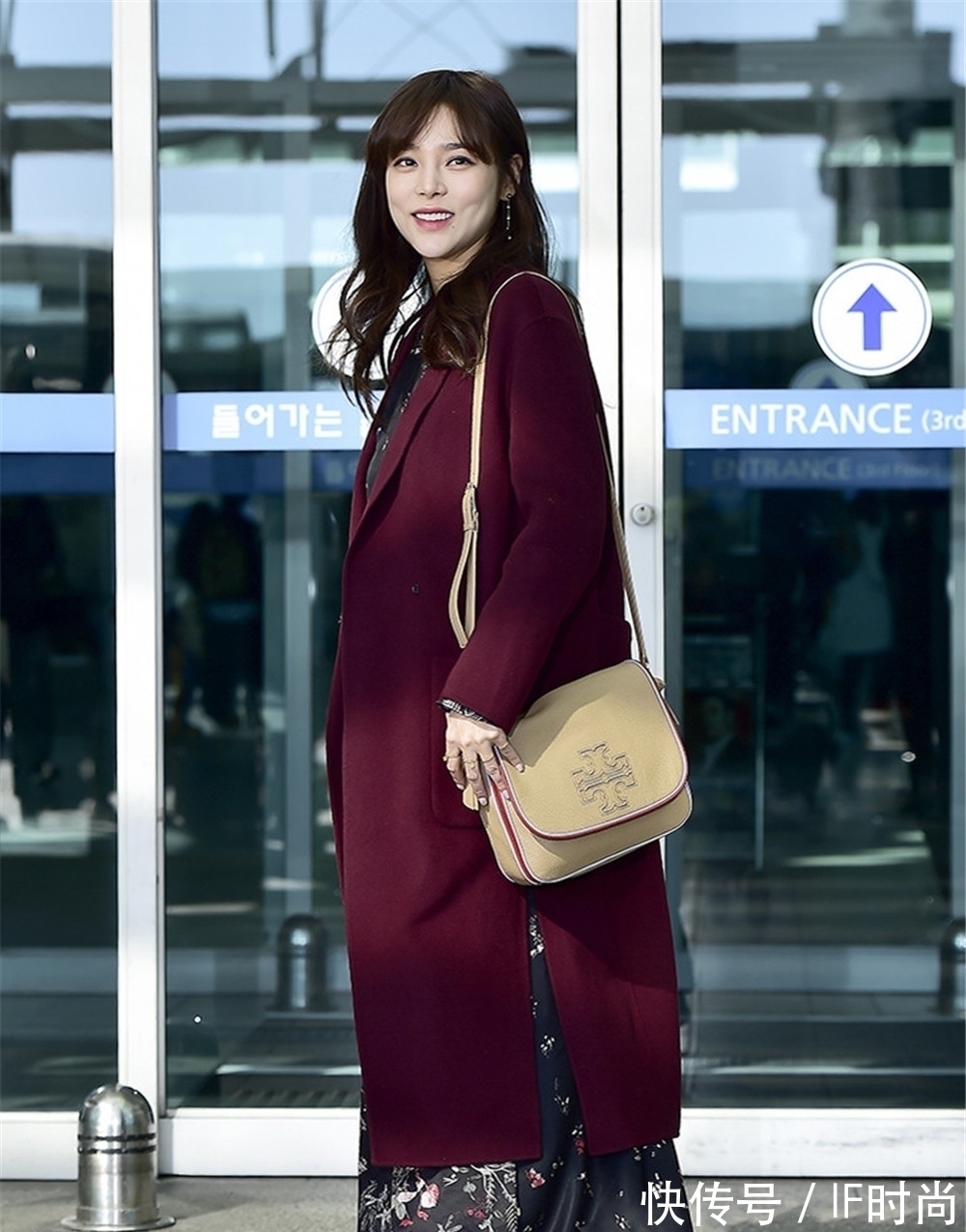 单品 放弃你的小西装吧!今年流行“穿长不穿短”,轻松显瘦还显腿长