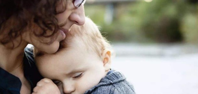 懂事|孩子这些行为是缺爱的表现,父母却骄傲地以为是高情商!值得深思