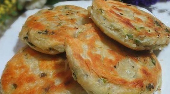 最近这面食火了,家里有面粉就能做,外酥里软,比鸡蛋饼还好吃