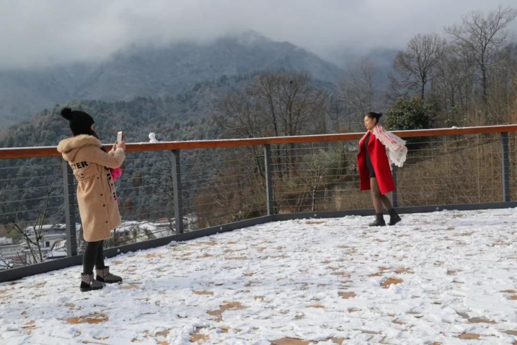 县区|初雪！周边县区雪景美图来袭！