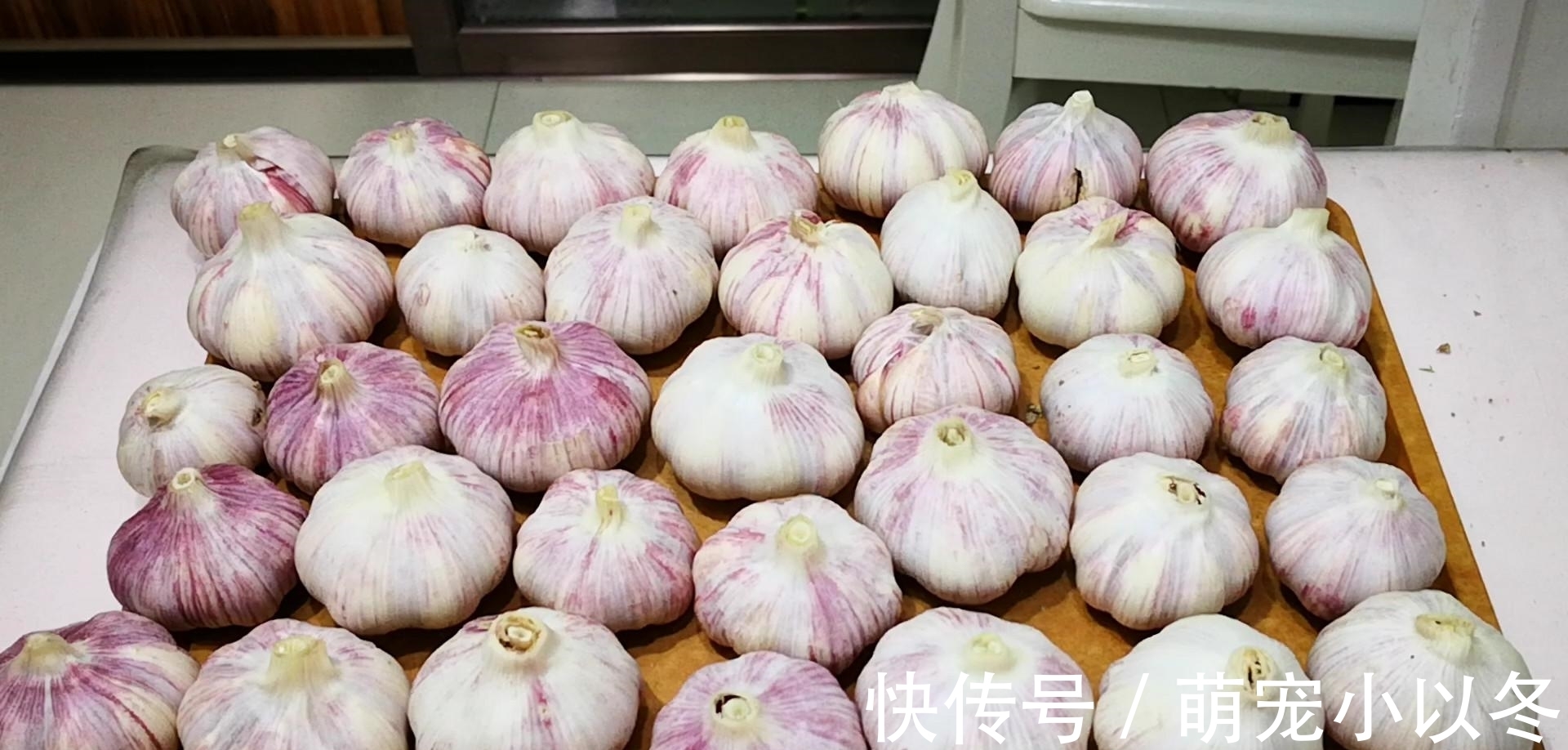 入秋后,大葱韭菜靠边站,这食材家里不要断,炒一炒,吃着特别香