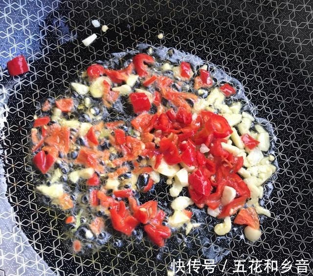 下饭|红辣椒炒酸豆角，酸辣开胃，超级下饭！