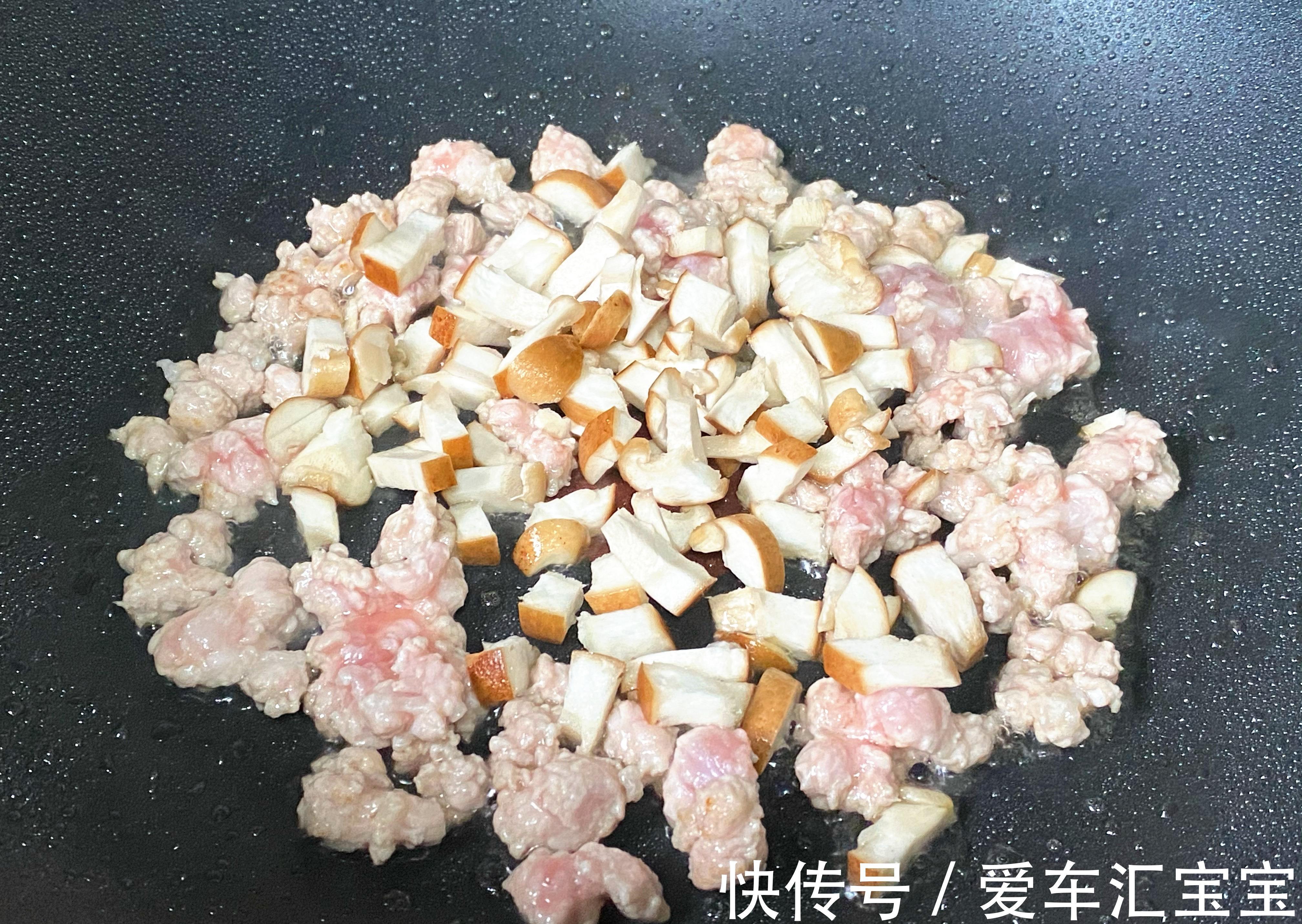 烧肉|入秋后干燥,我家常吃此菜,2块钱就能做一盘,营养易消化